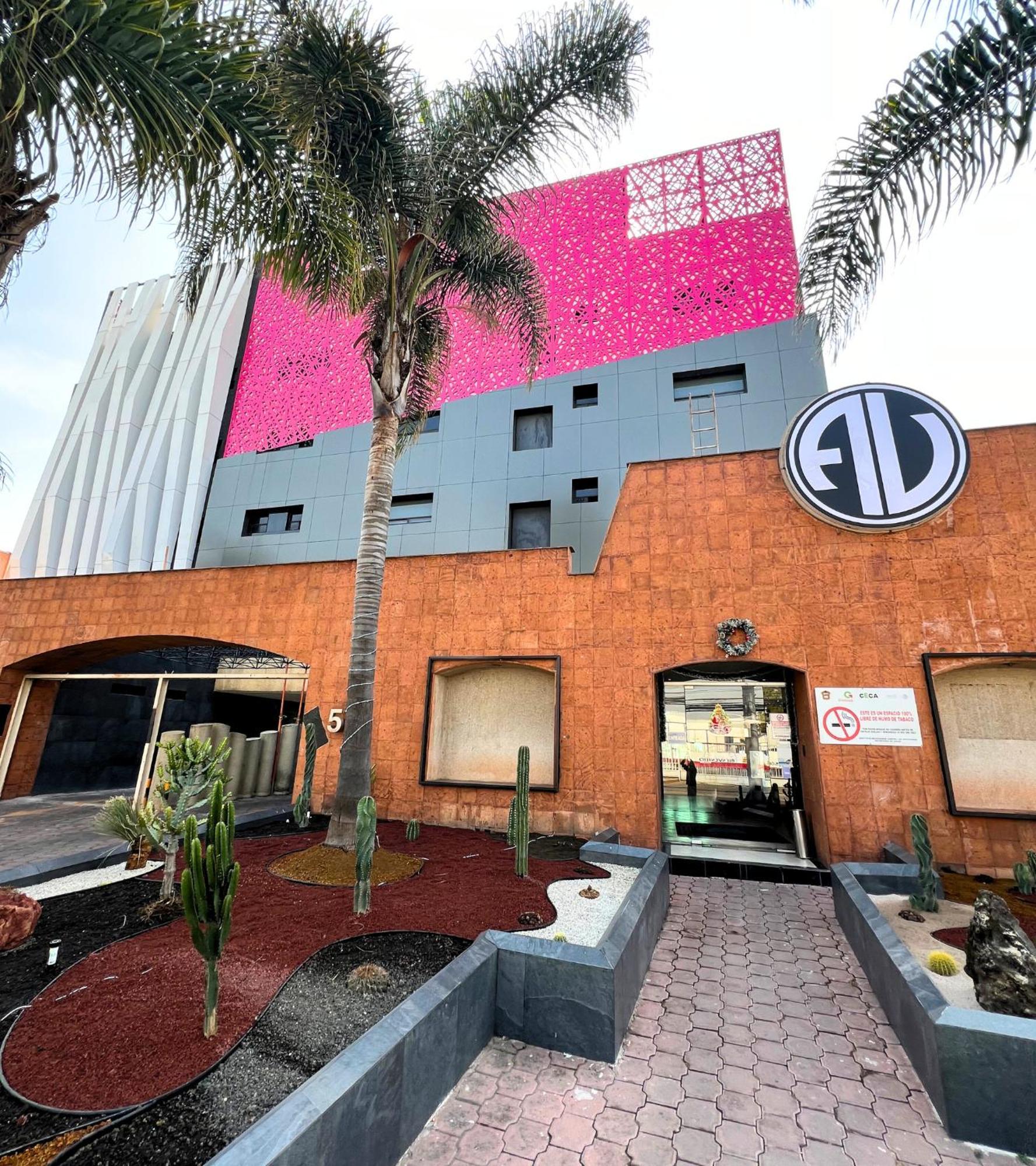 大写O Autoparador Del Valle 3*