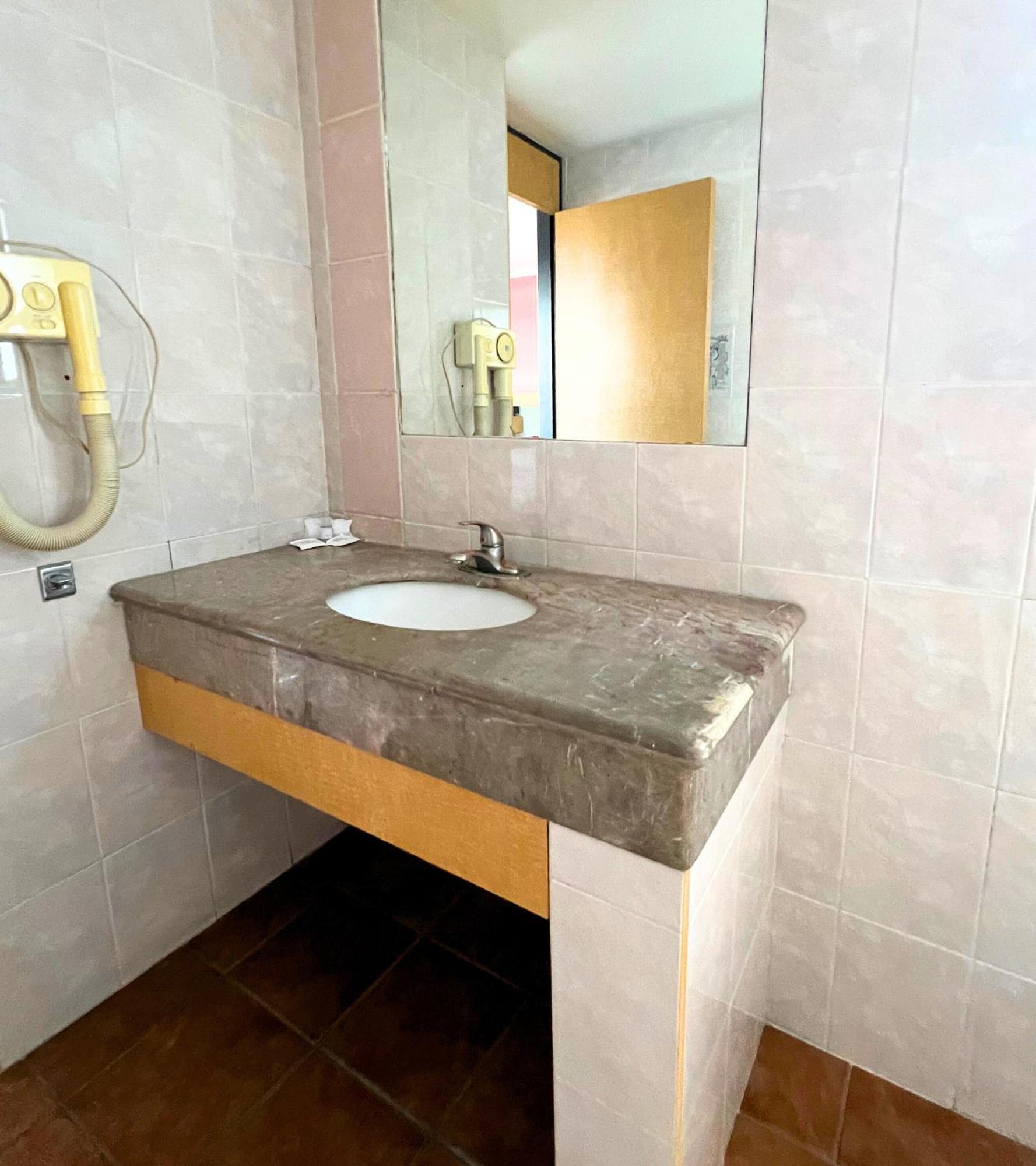 Capital O Autoparador Del Valle 3*墨西哥DF