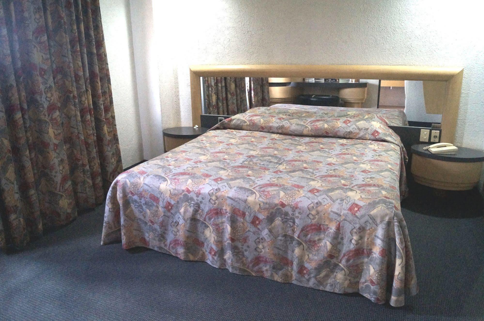 Hotel Capital O Autoparador Del Valle 3酒店*